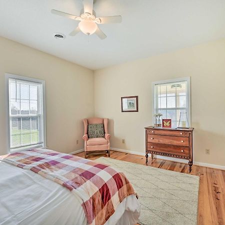 הוילה Breathtaking Elkin Getaway With Vineyard Views! מראה חיצוני תמונה