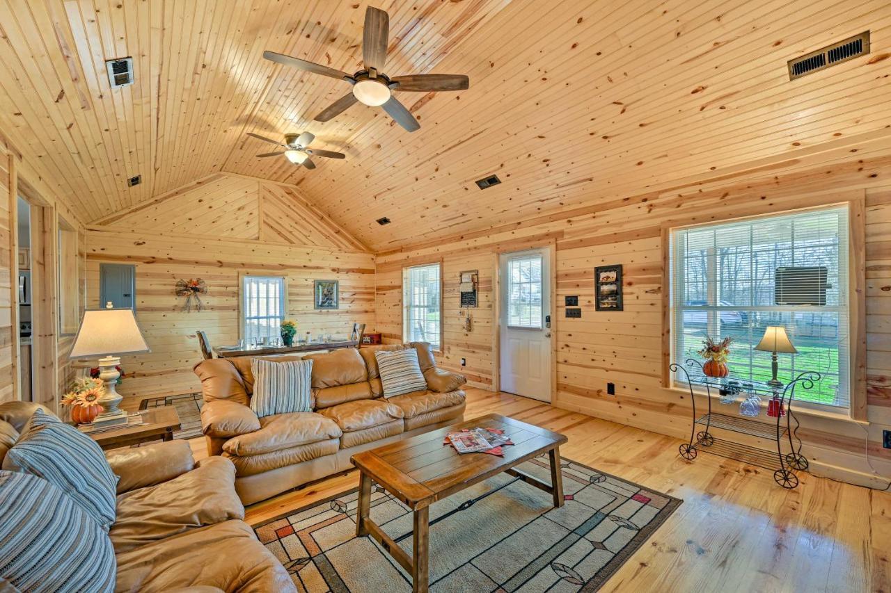 הוילה Breathtaking Elkin Getaway With Vineyard Views! מראה חיצוני תמונה