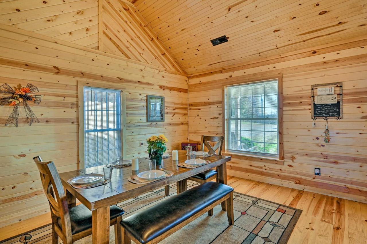 הוילה Breathtaking Elkin Getaway With Vineyard Views! מראה חיצוני תמונה