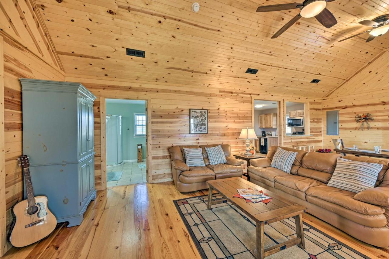הוילה Breathtaking Elkin Getaway With Vineyard Views! מראה חיצוני תמונה