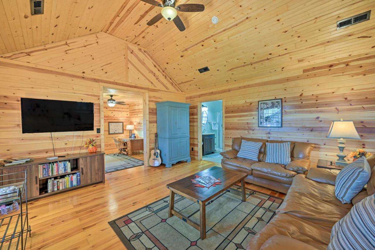 הוילה Breathtaking Elkin Getaway With Vineyard Views! מראה חיצוני תמונה