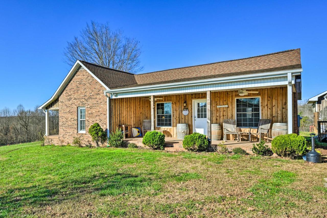 הוילה Breathtaking Elkin Getaway With Vineyard Views! מראה חיצוני תמונה