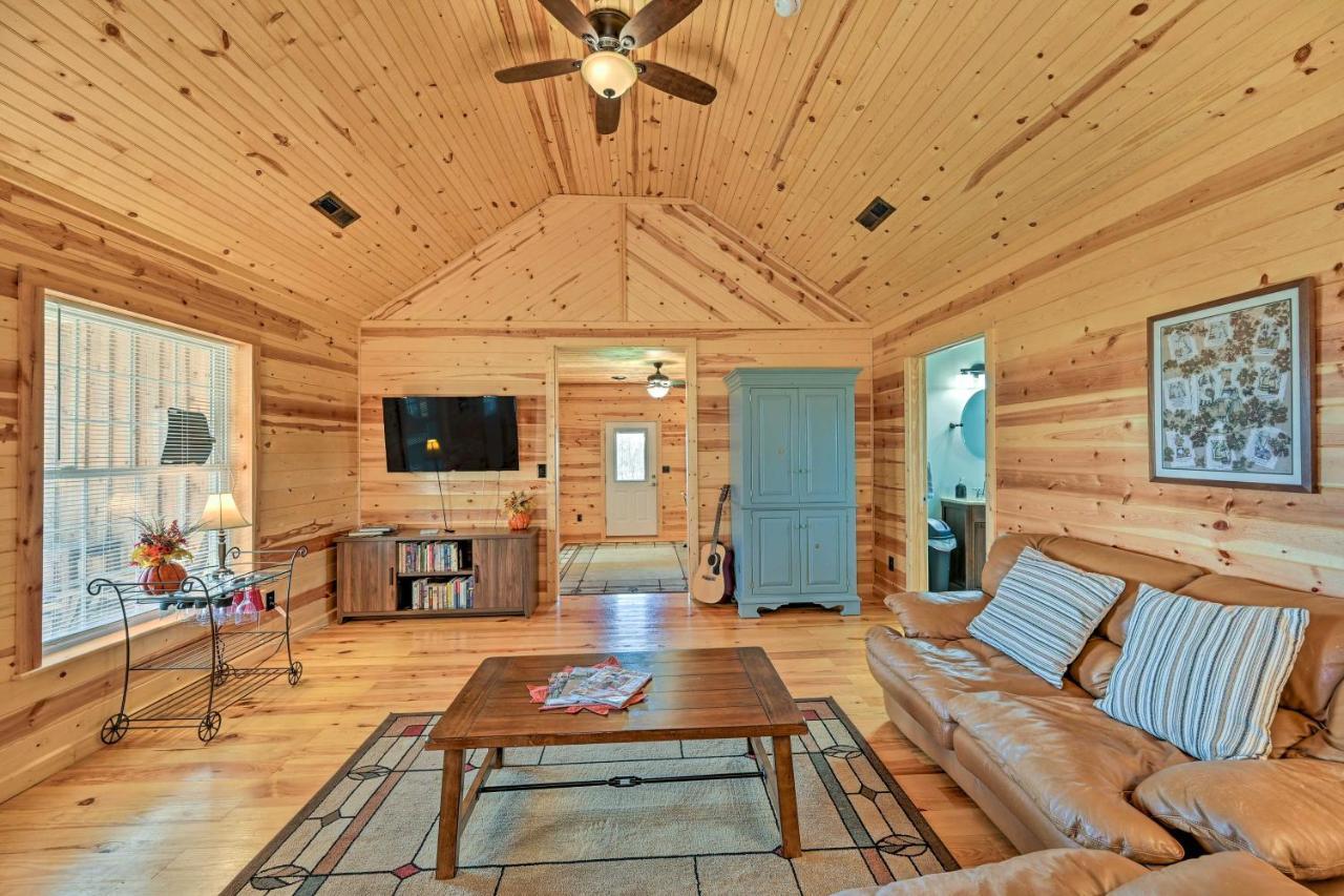 הוילה Breathtaking Elkin Getaway With Vineyard Views! מראה חיצוני תמונה