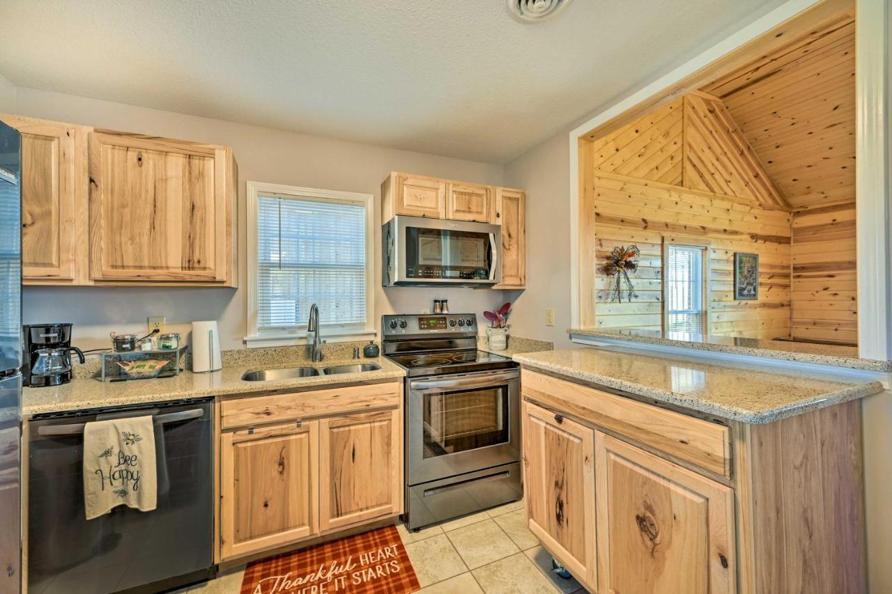 הוילה Breathtaking Elkin Getaway With Vineyard Views! מראה חיצוני תמונה