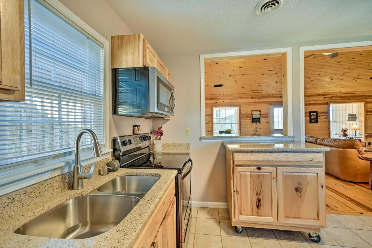 הוילה Breathtaking Elkin Getaway With Vineyard Views! מראה חיצוני תמונה