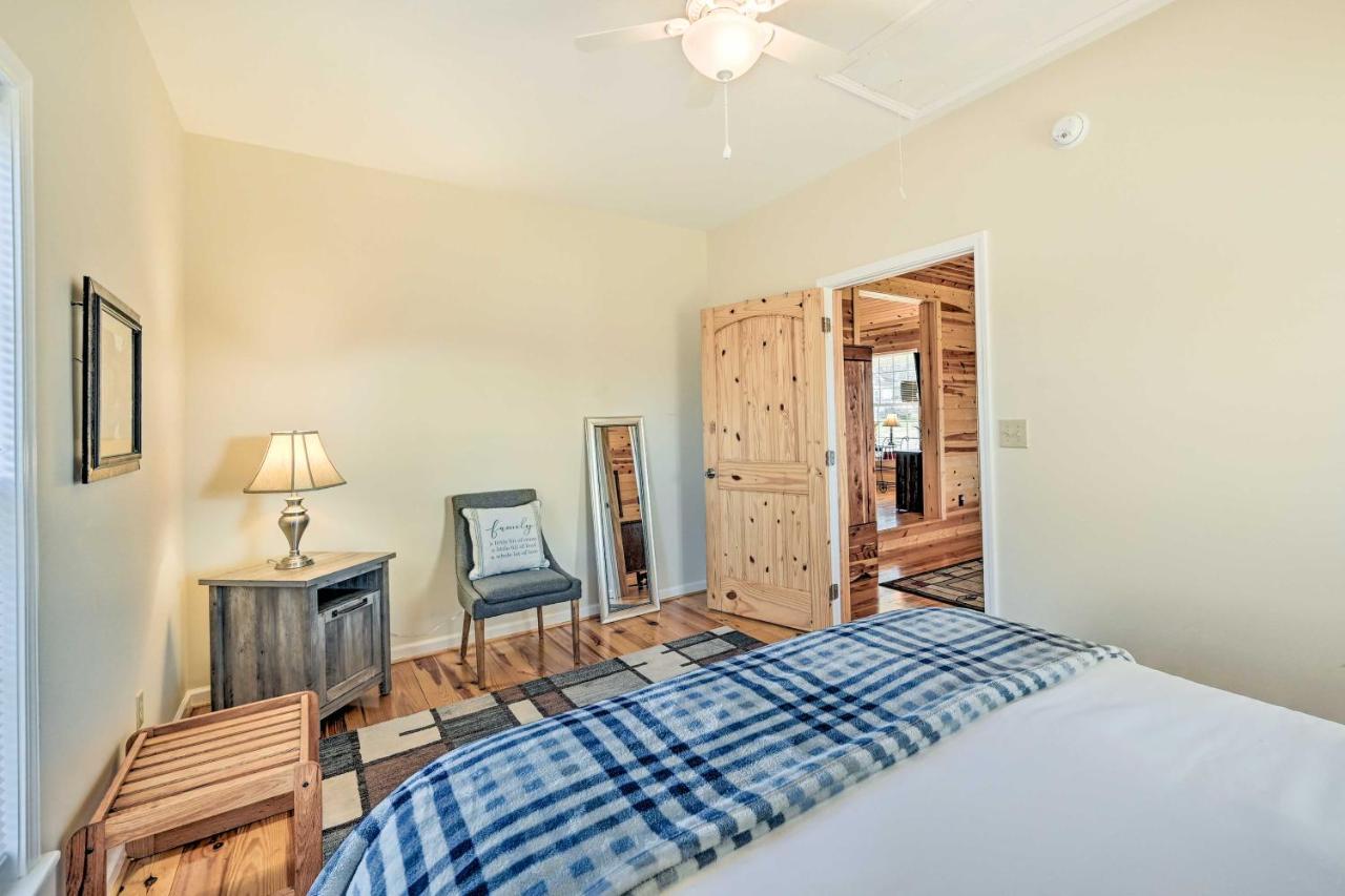 הוילה Breathtaking Elkin Getaway With Vineyard Views! מראה חיצוני תמונה