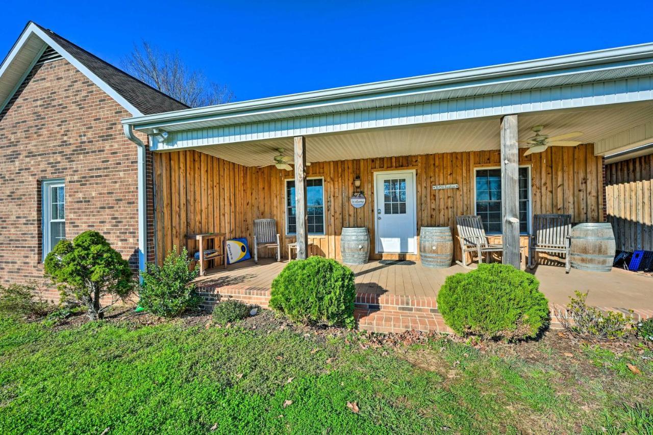 הוילה Breathtaking Elkin Getaway With Vineyard Views! מראה חיצוני תמונה