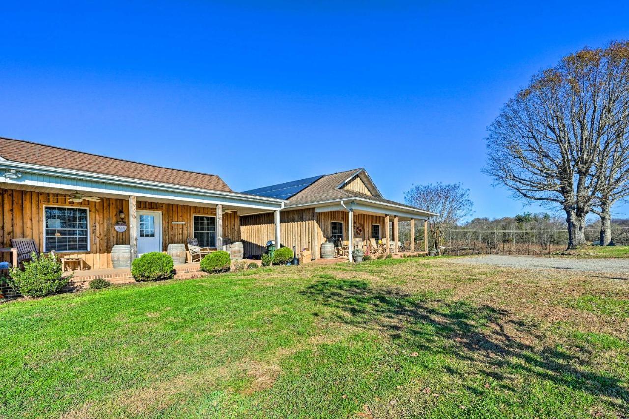 הוילה Breathtaking Elkin Getaway With Vineyard Views! מראה חיצוני תמונה