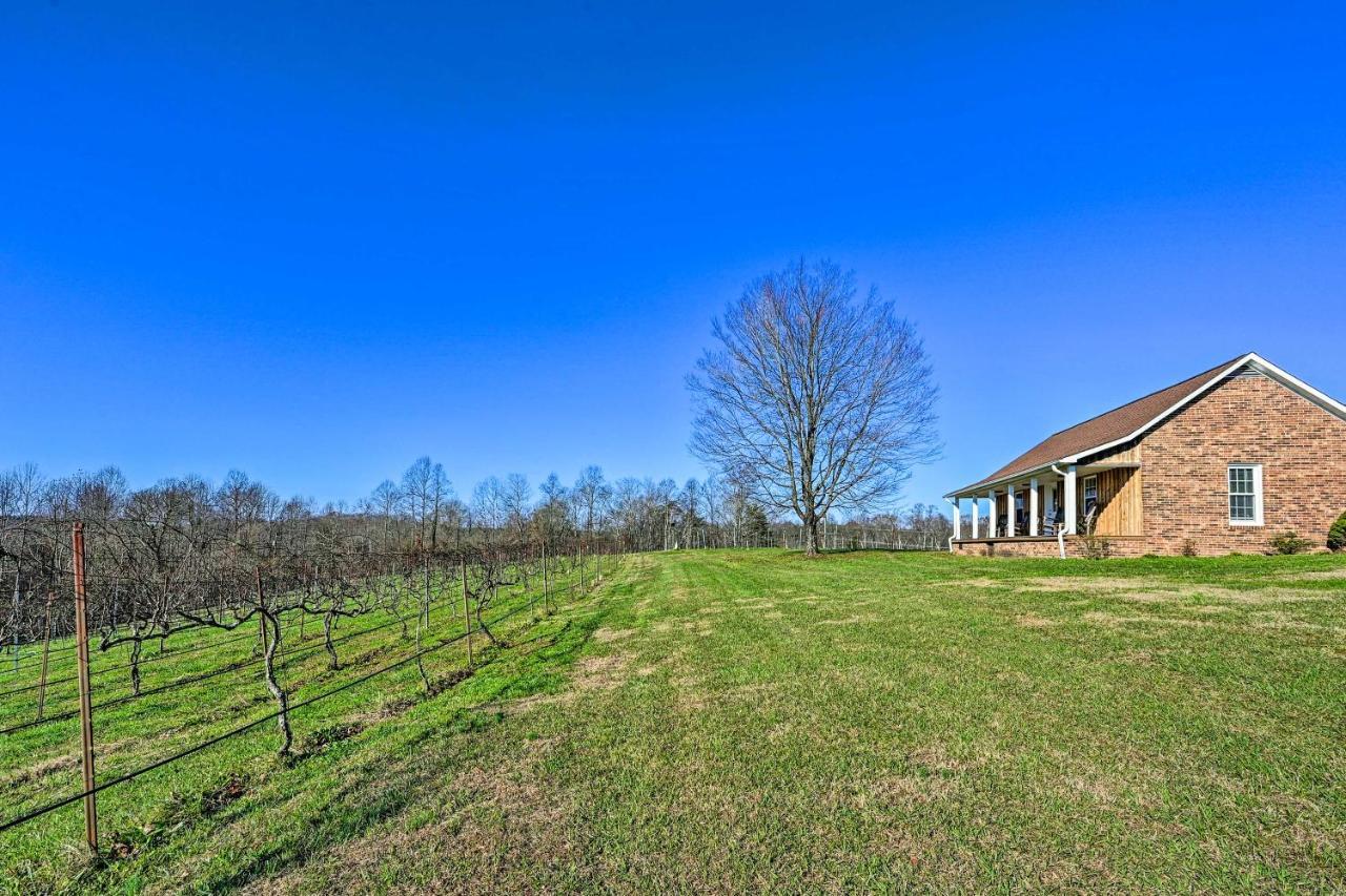 הוילה Breathtaking Elkin Getaway With Vineyard Views! מראה חיצוני תמונה