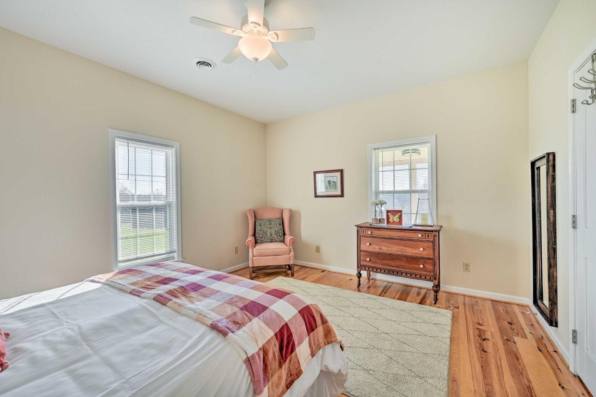 הוילה Breathtaking Elkin Getaway With Vineyard Views! מראה חיצוני תמונה