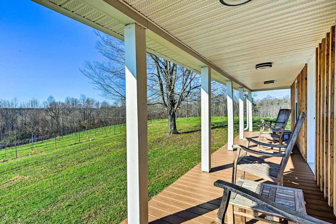 הוילה Breathtaking Elkin Getaway With Vineyard Views! מראה חיצוני תמונה